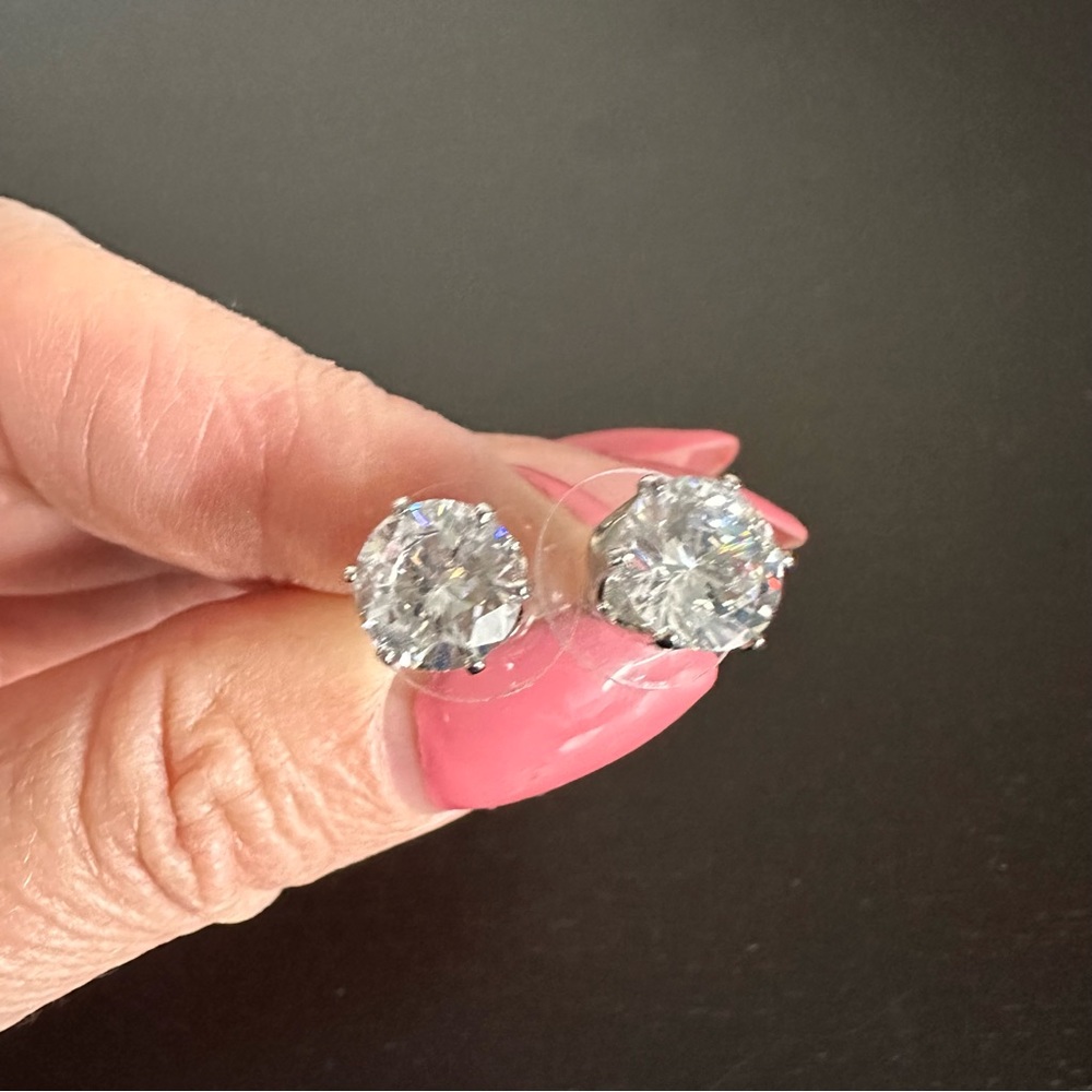 Clear Crystal Stud Earrings Silver Metal look like diamonds! NEW